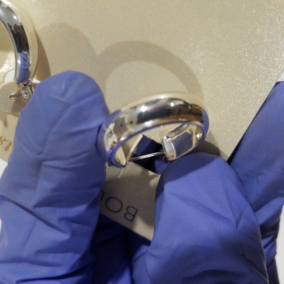 Bold Elements Elegant Silver-tone Chunky Hoop Earrings - Women's Fashion Jewelry - Picture 3 of 7